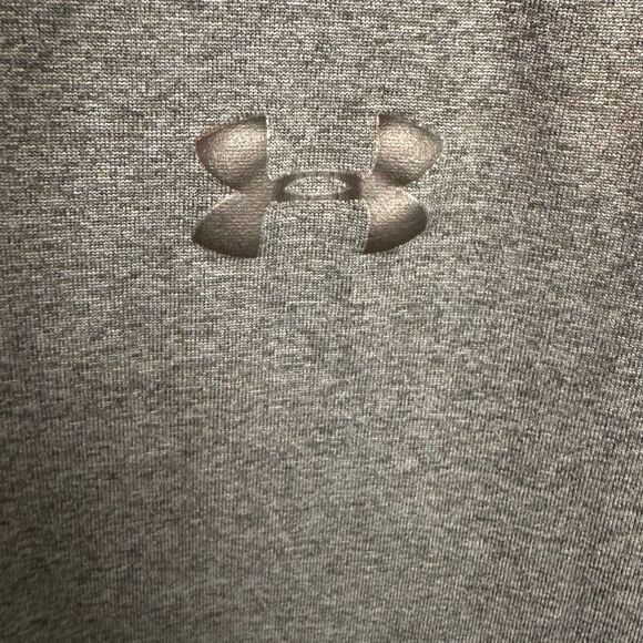 Under Armour Short Sleeve Moisture Wicking Shirt. Size Large - Picture 3 of 3